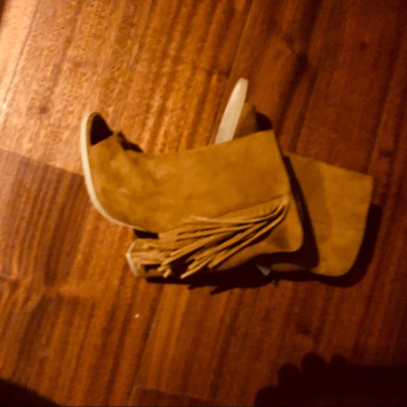 Moccasin Boots With fringes - Picture 3 of 5